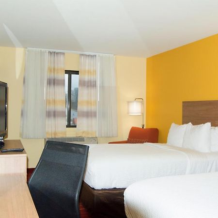 Days Inn By Wyndham Marquette Extérieur photo