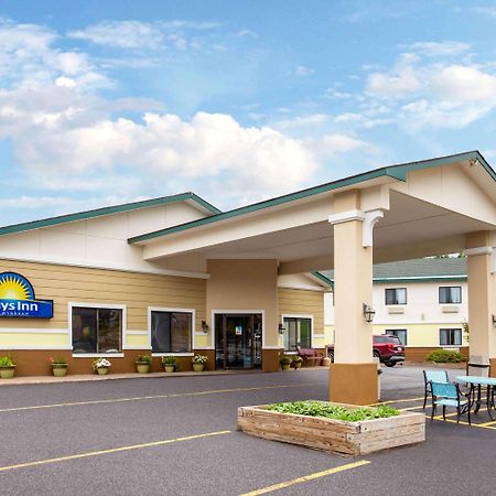 Days Inn By Wyndham Marquette Extérieur photo