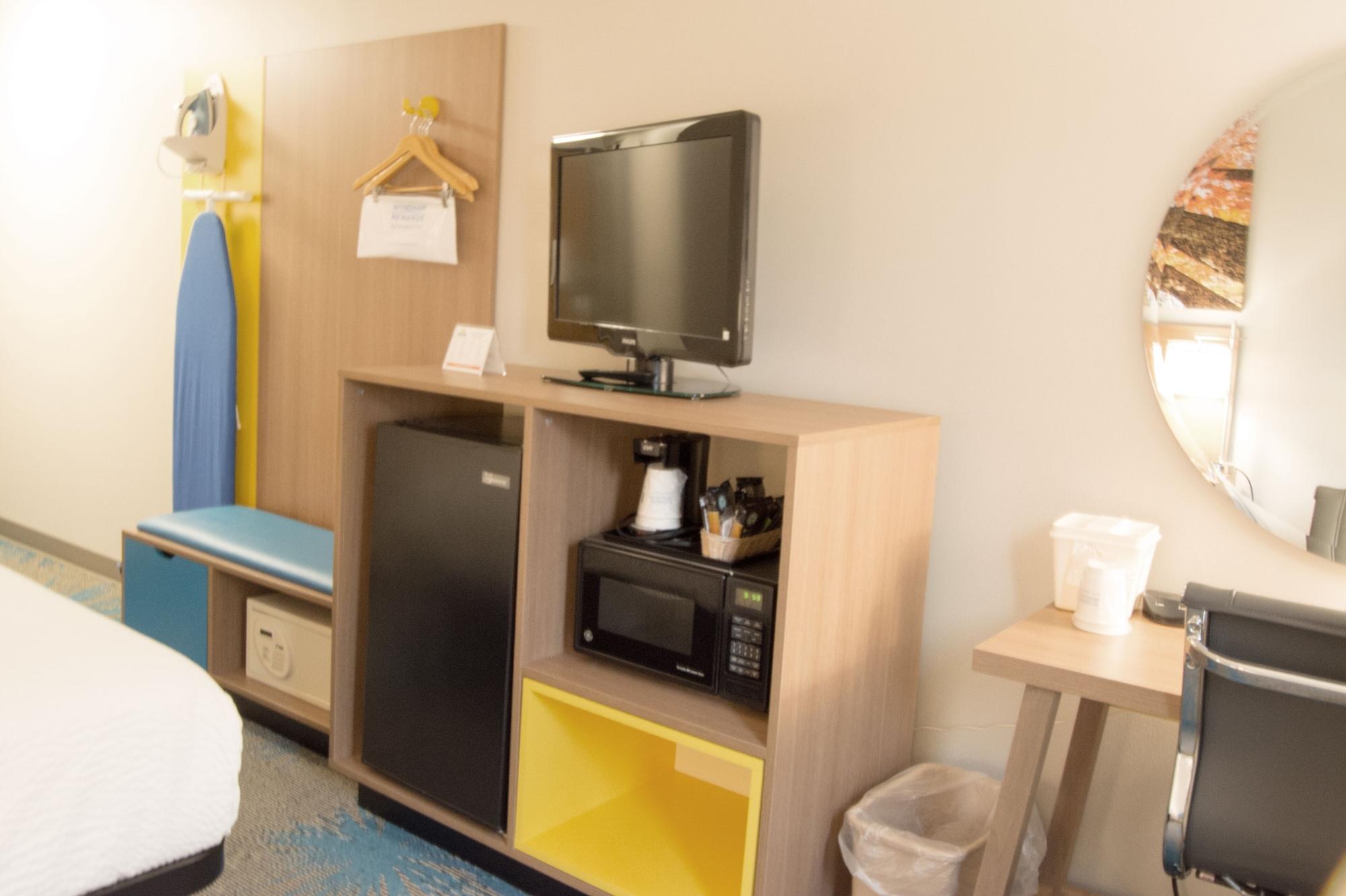 Days Inn By Wyndham Marquette Extérieur photo