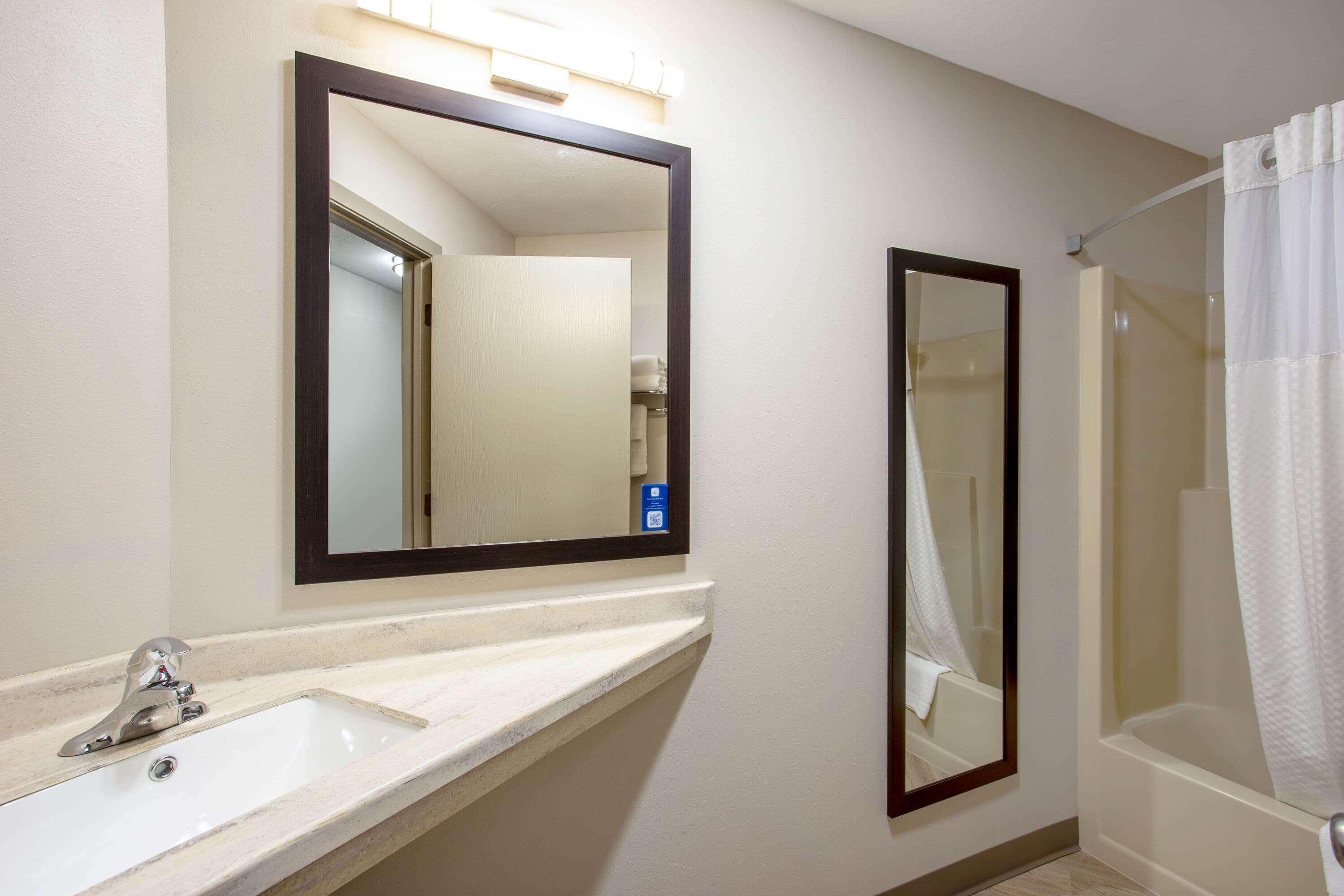 Days Inn By Wyndham Marquette Extérieur photo