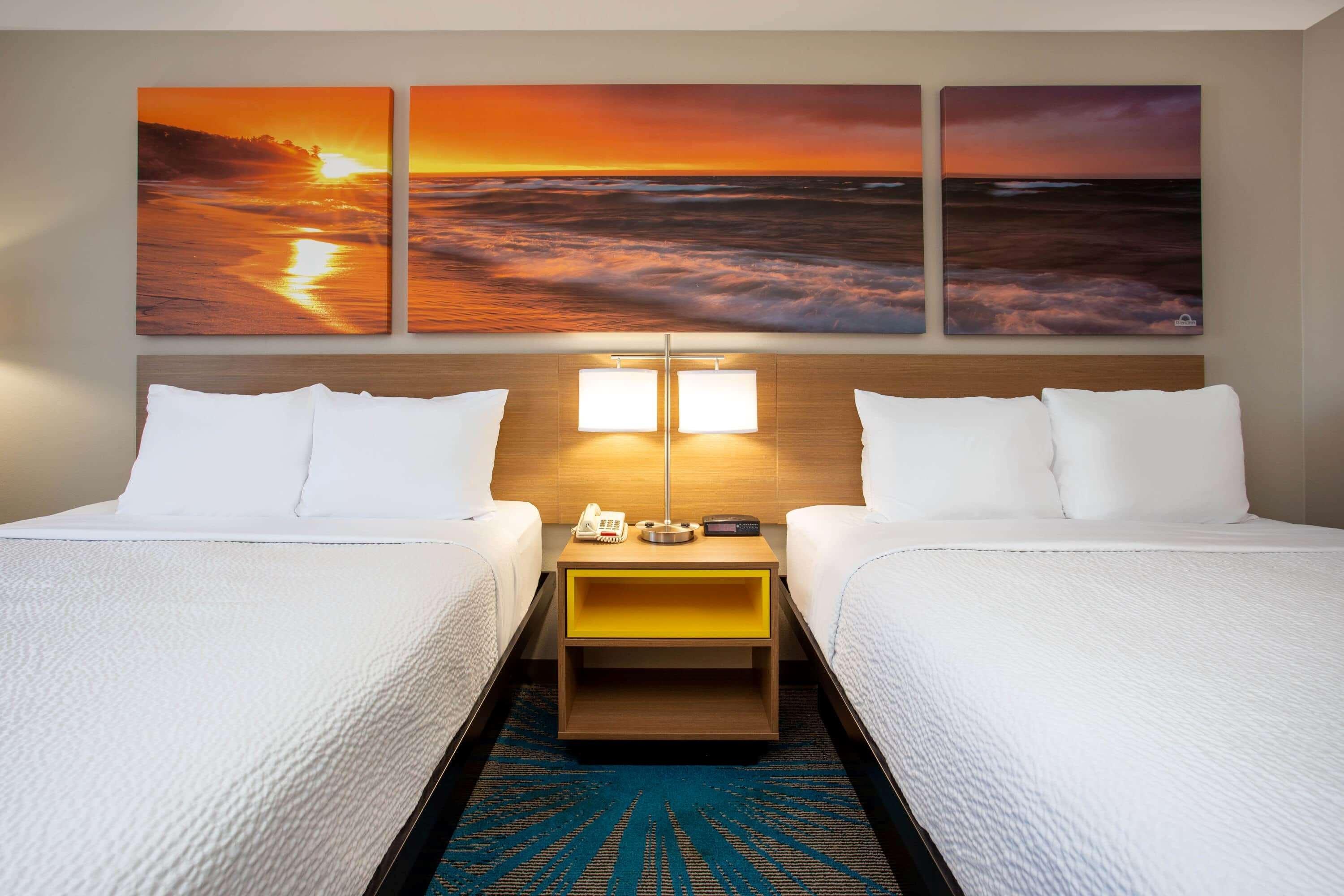 Days Inn By Wyndham Marquette Extérieur photo