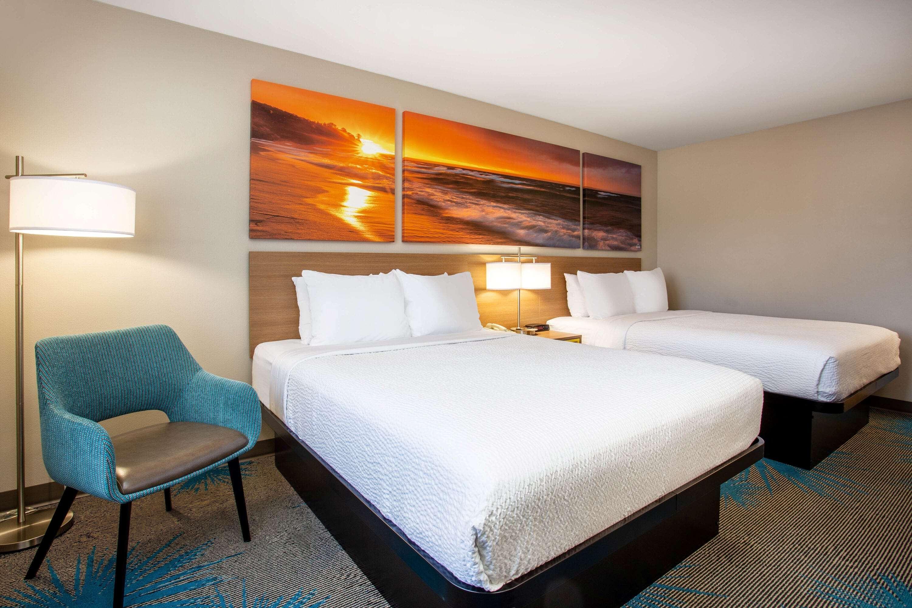 Days Inn By Wyndham Marquette Extérieur photo